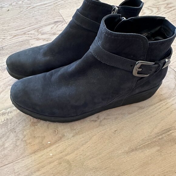 Navy Blue Suede bootie gabor size 8.5 - Picture 3 of 9